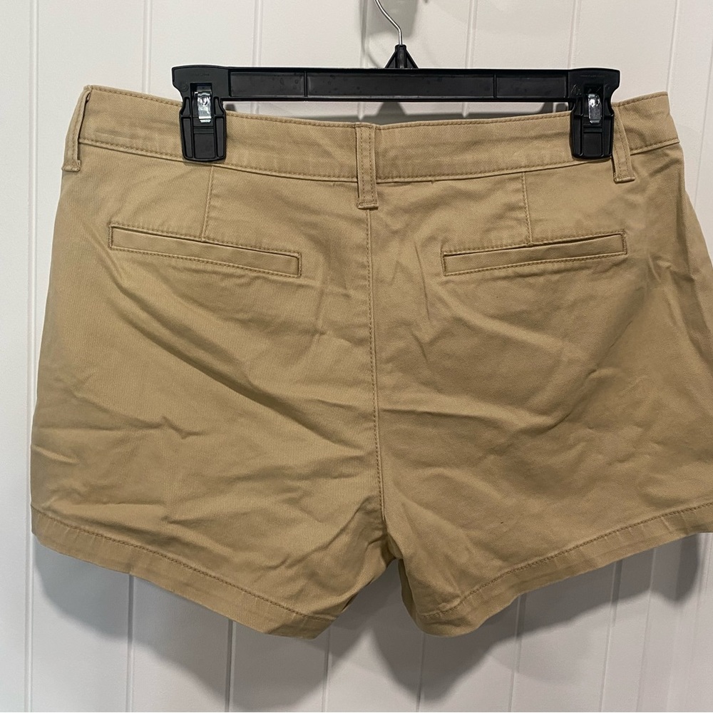 A.N.A khaki Women’s Shorts. Size 4 and 6 Brand New still with tags 35 in on seam